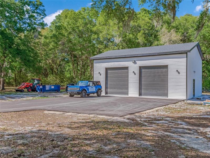Detached Workshop/Garage
