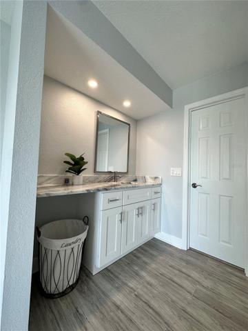 Master vanity