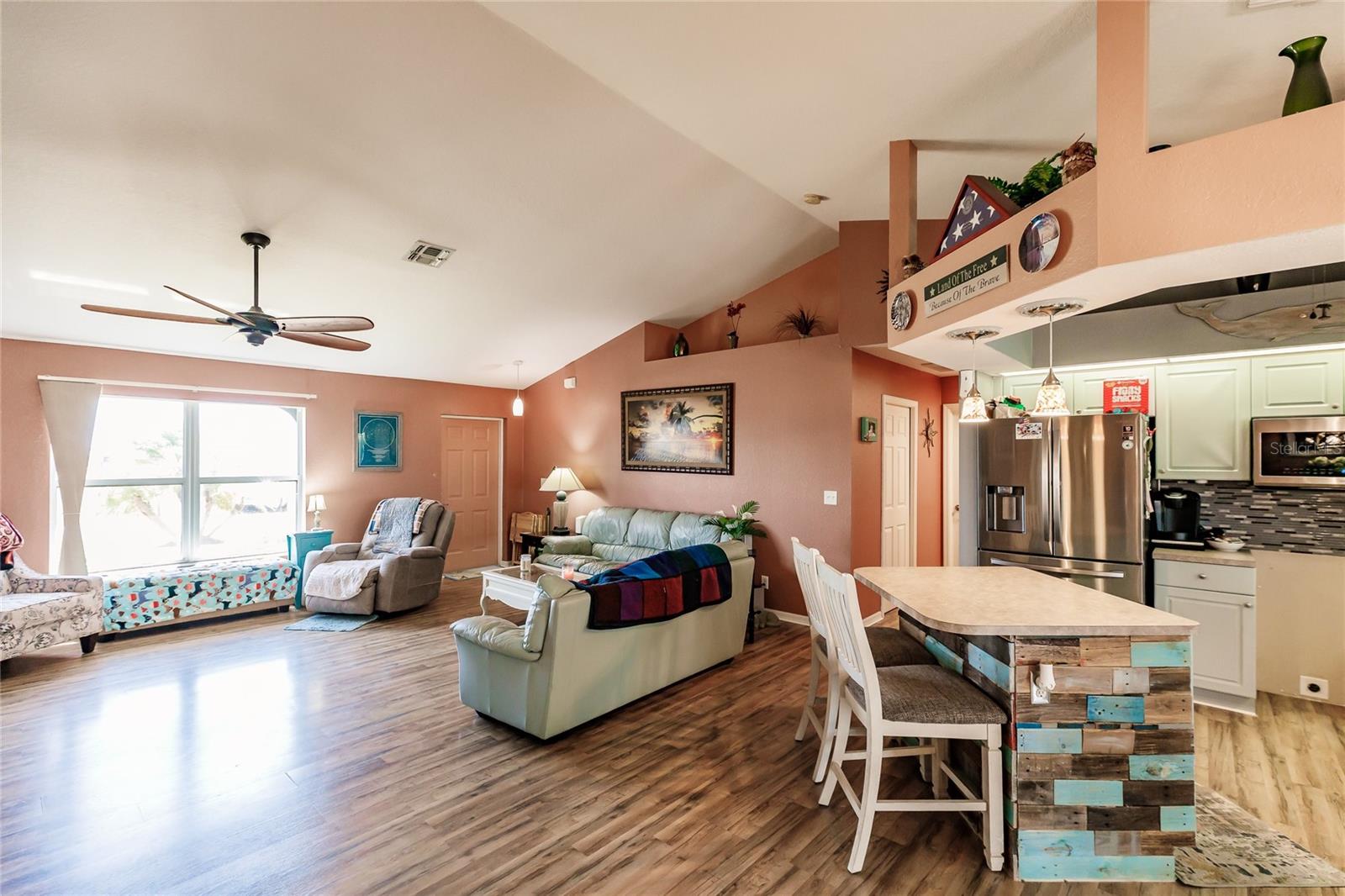 OPEN FLOOR PLAN