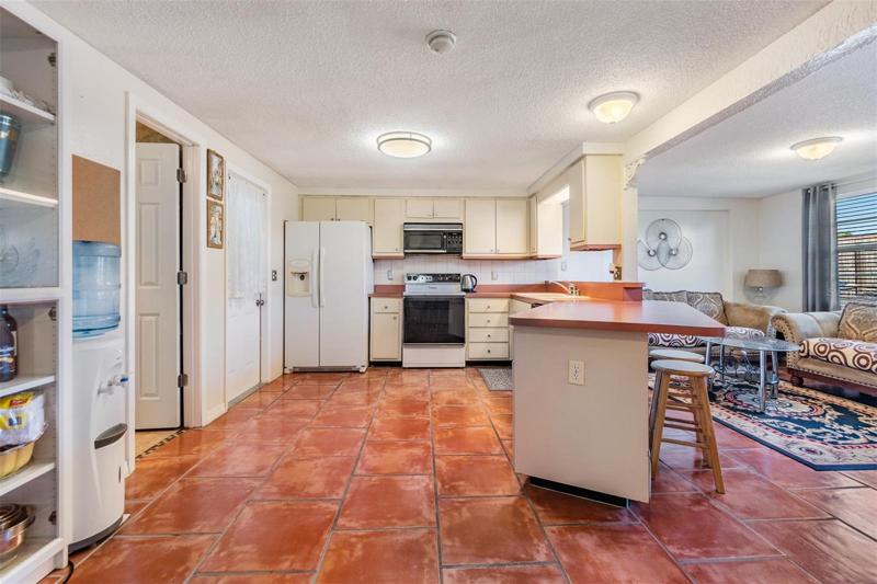 Large spacious kitchen, Tile Flooring