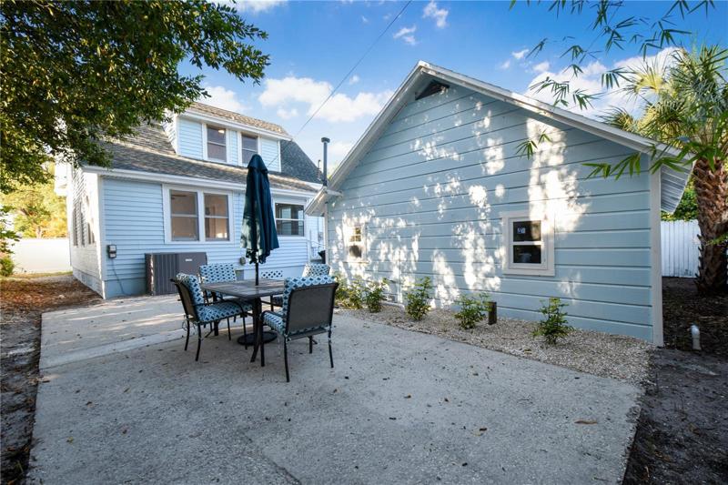 Patio courtyard or additional parking