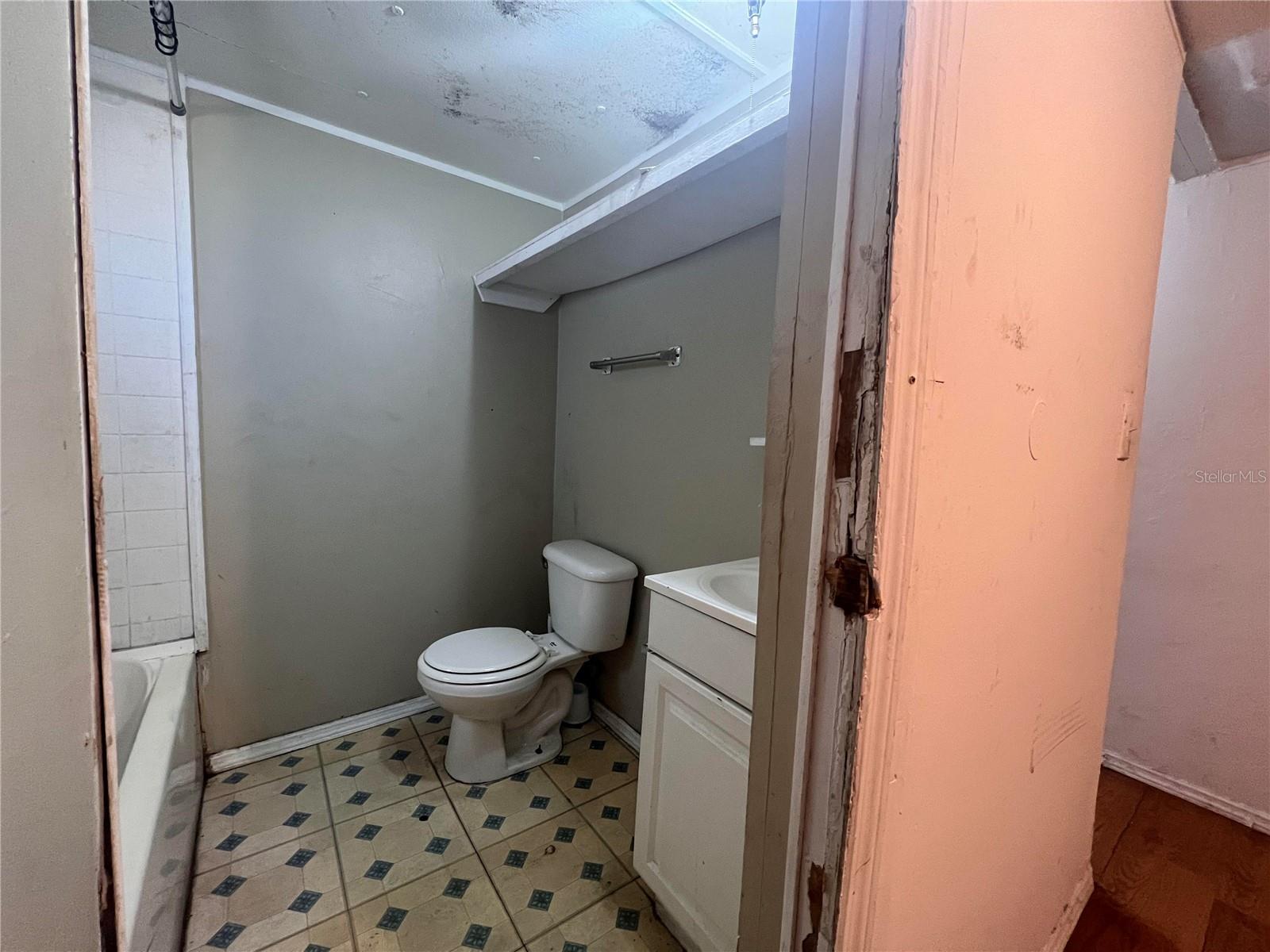 Master Bedroom Bathroom