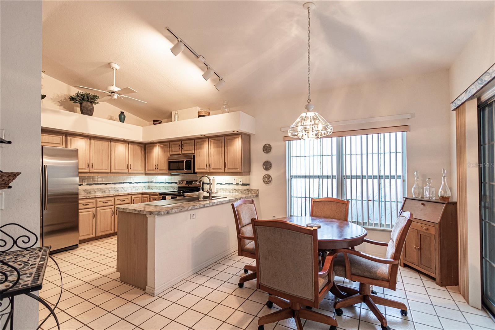 Kitchen with nook