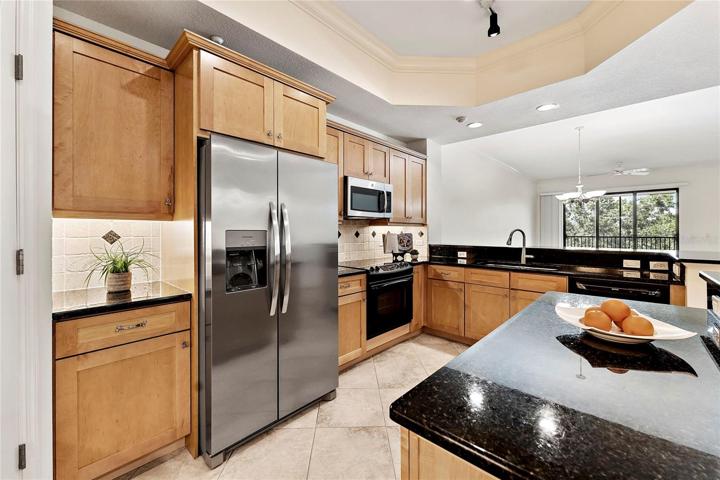 kitchen, SS appliances. granite counter tops
