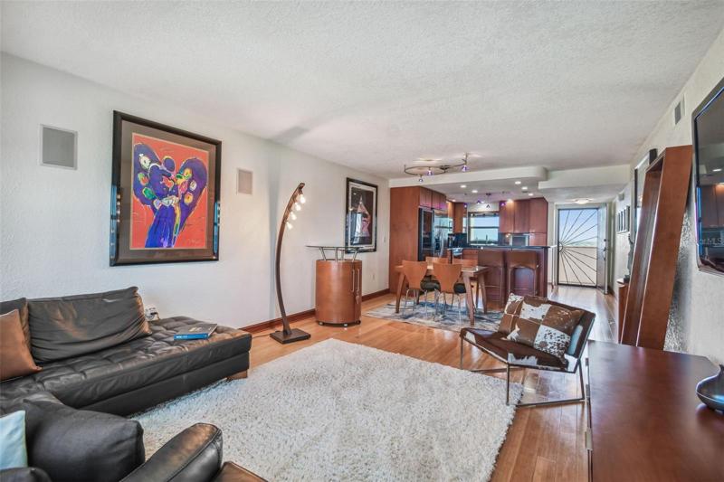 Open Floor Plan!