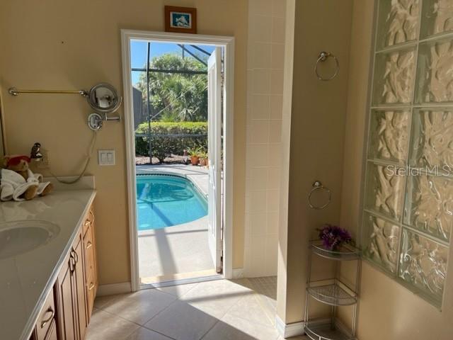 Master bath to pool &amp; screened patio