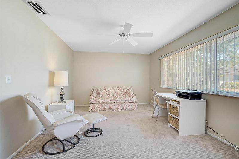 Bonus room/office/den