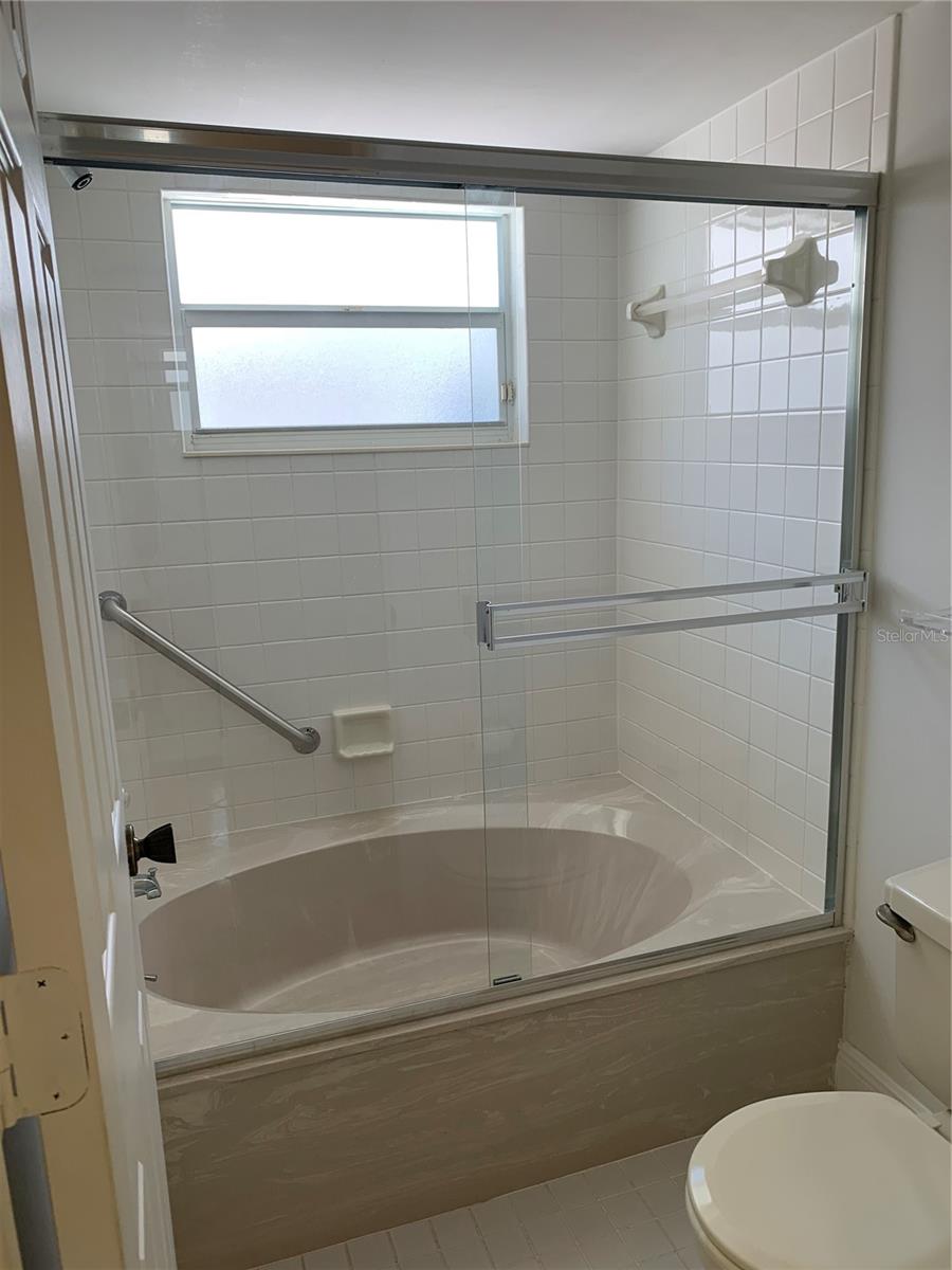 main bath tub