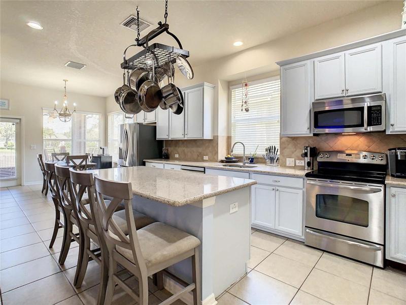 Kitchen featuring large island/breakfast bar
