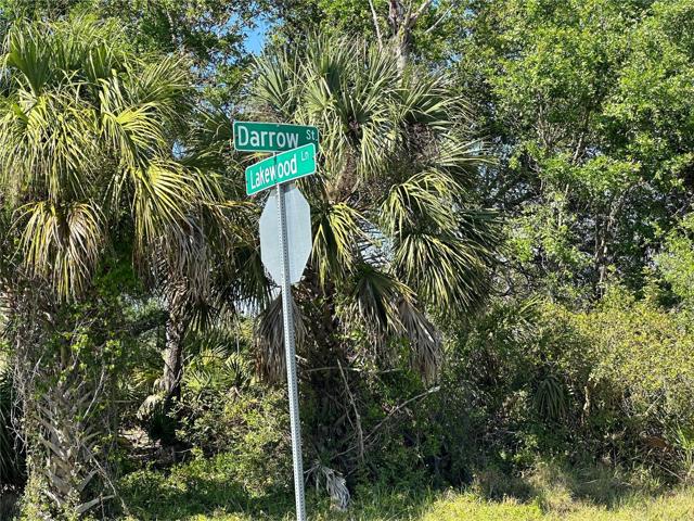 The lot is near this intersection.