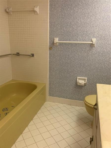 Bathtub in second Bathroom!!
