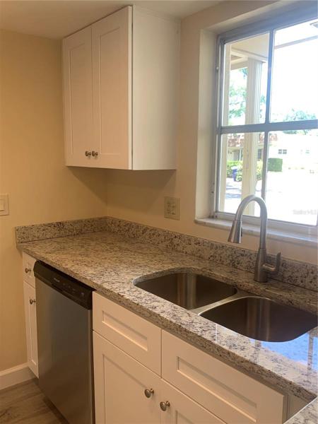 Gorgeous Granite counter-tops!