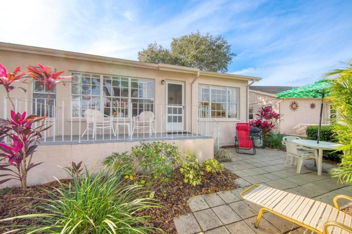 Upper level patio & back door~