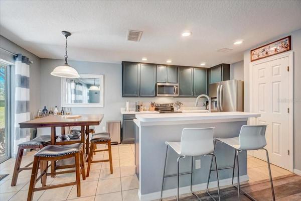 Kitchen w Kitchenette Area 
