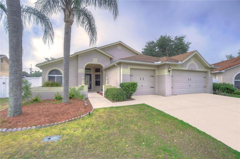 Lovely curb appeal!