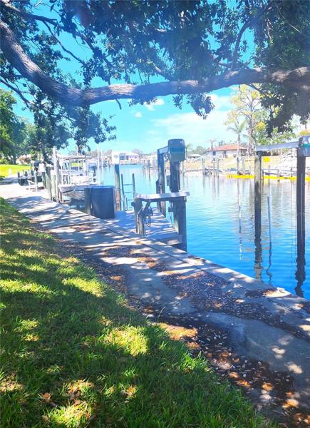 Sea wall Lift and canal