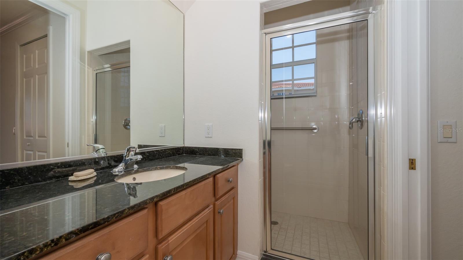 2nd Master or Den ensuite bathroom