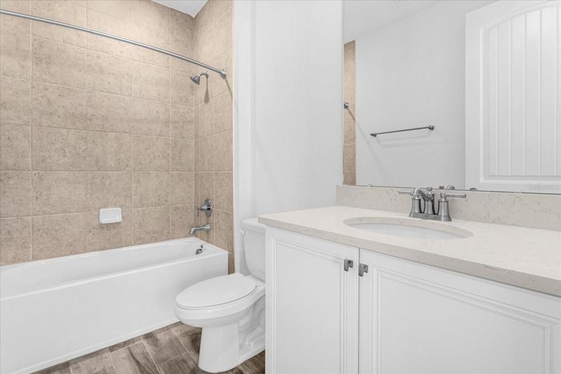Bath 3 (2nd floor)