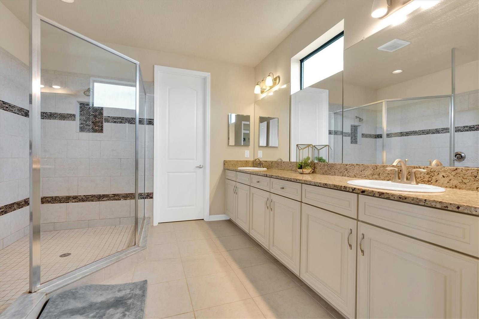 MASTER ENSUITE