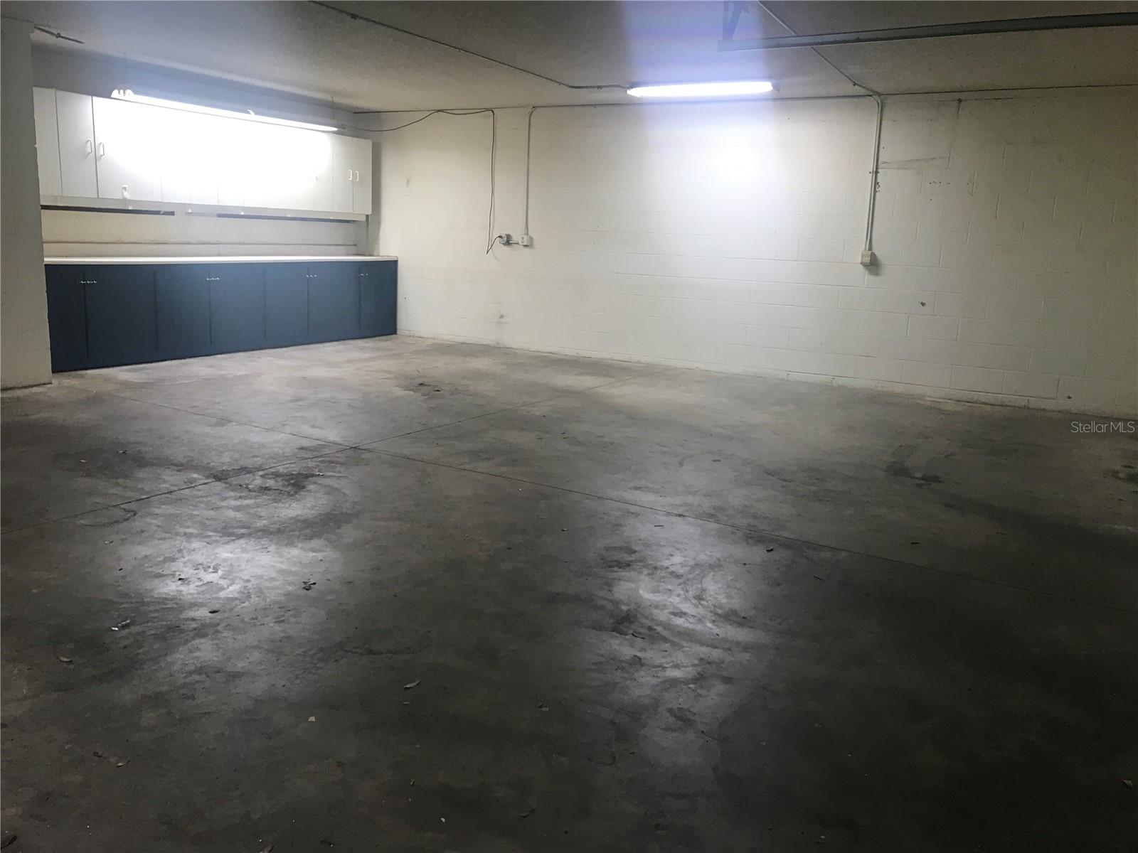 30 X 27 OVERSIZED GARAGE