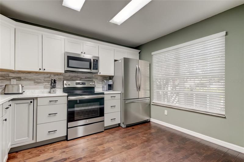 Kitchen - Right View