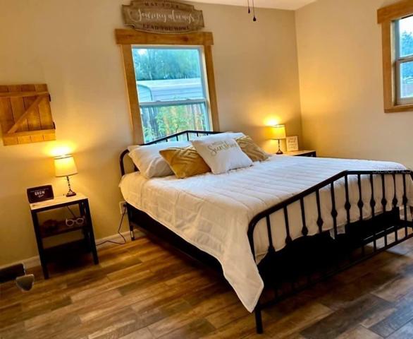 Master Bedroom Orange Blossom Cottage (rental)