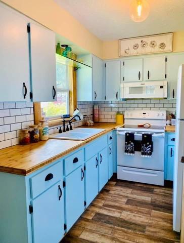 Orange Blossom Cottage Kitchen (rental)