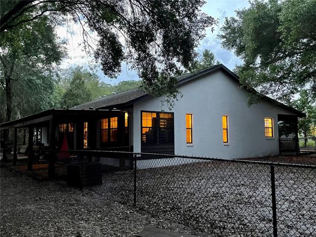 Side view of Ranch (home or rental)