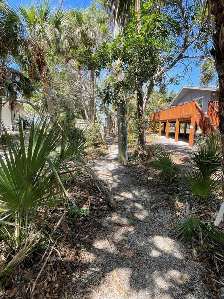 Private path to the beach!