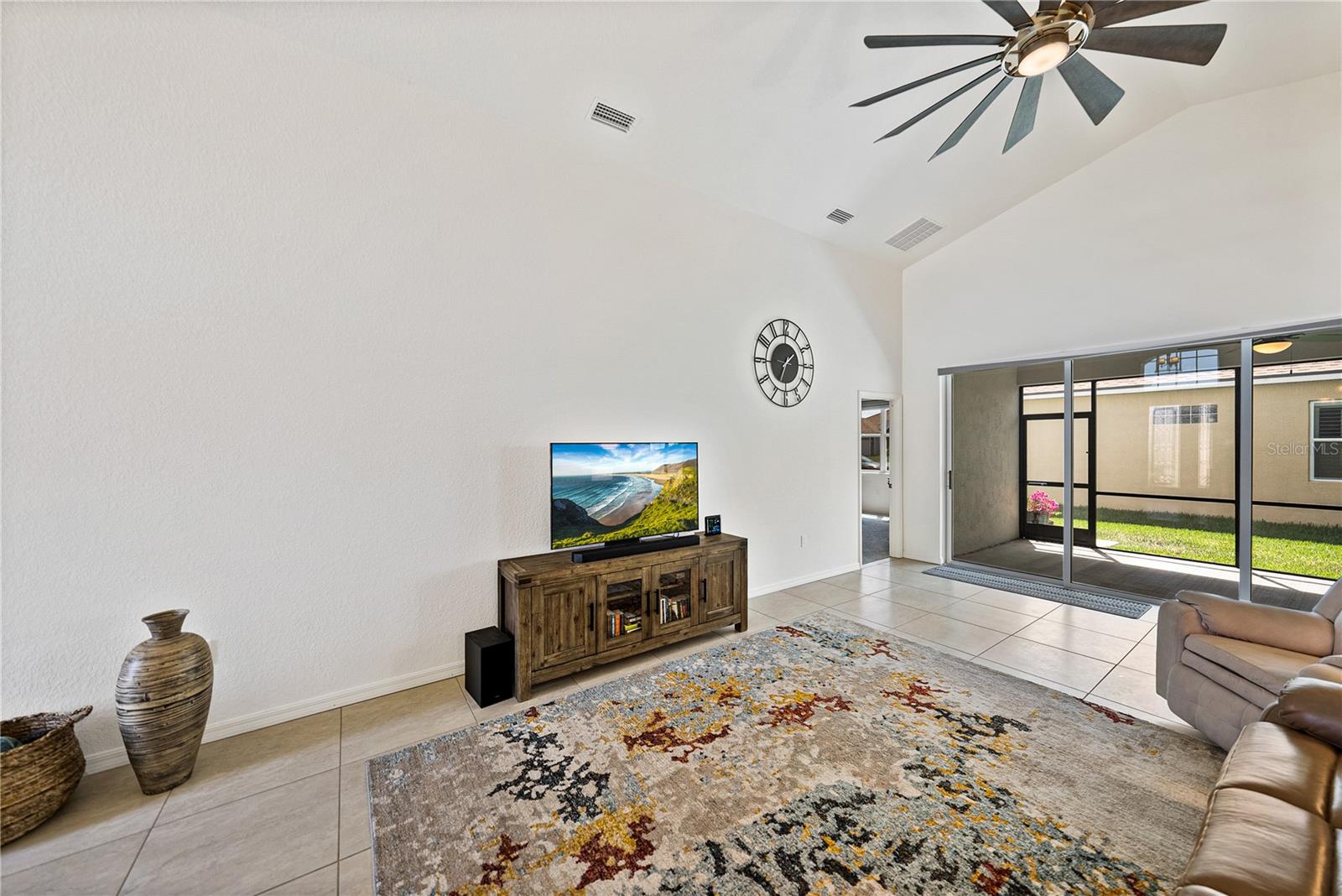 Living room &amp; veranda