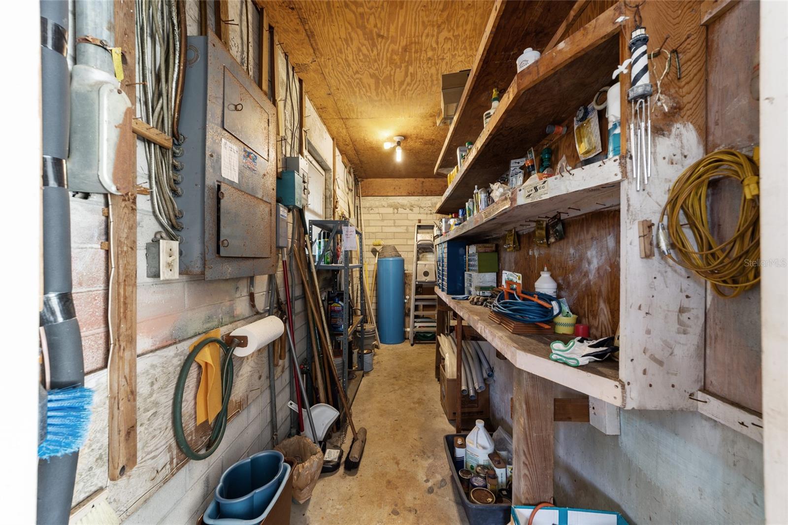 Separate room for storage or workshop