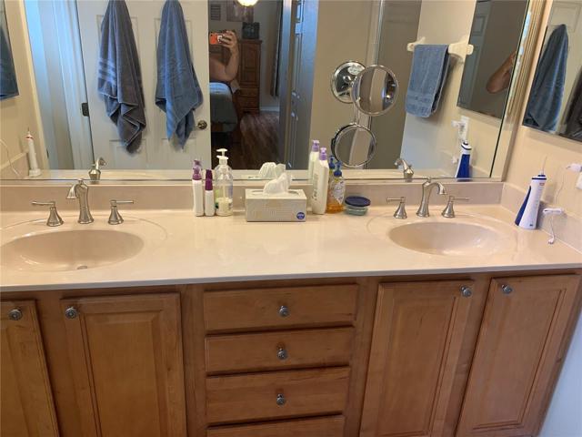 Double Master Vanity