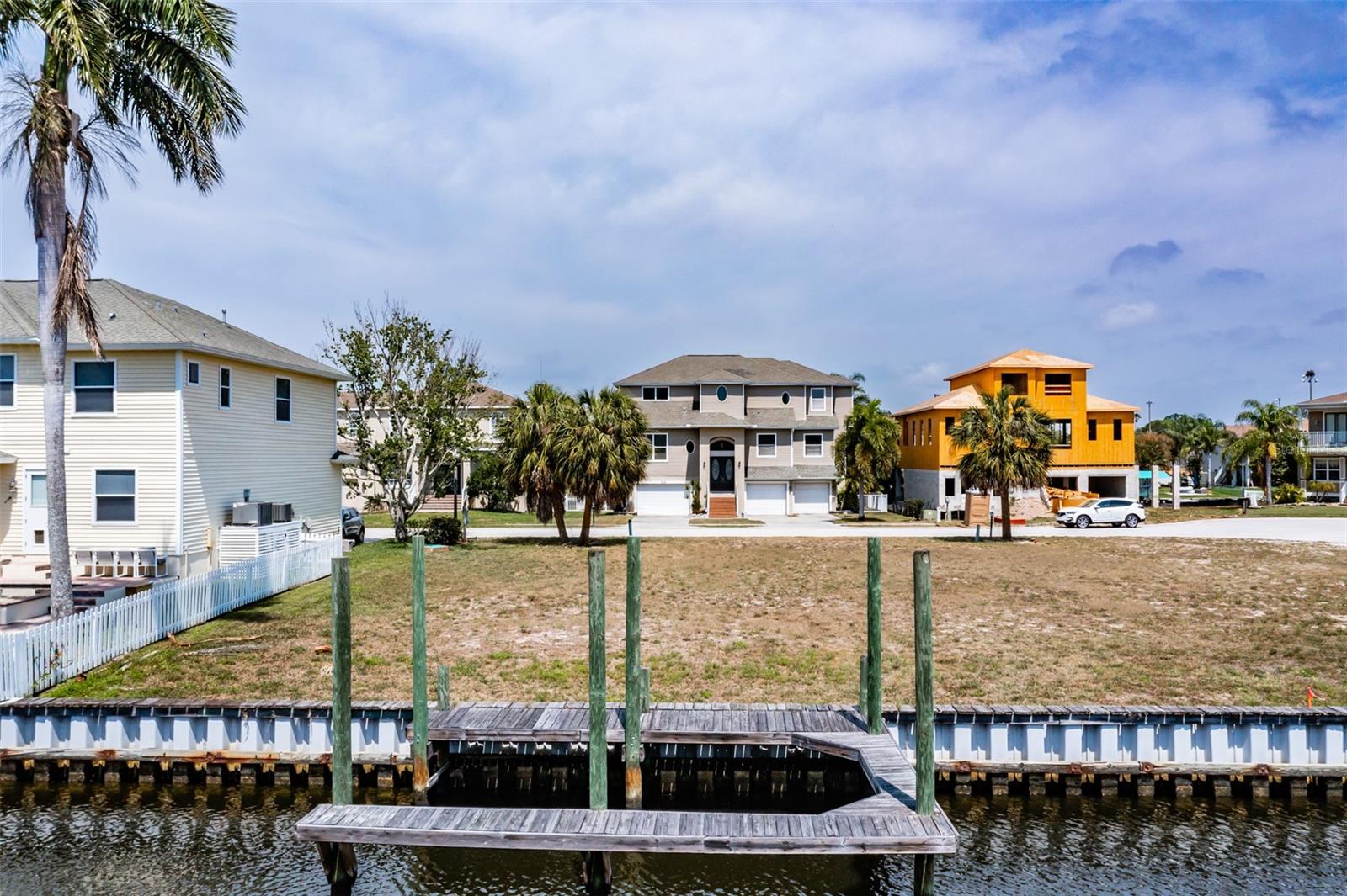 220 Manatee ln