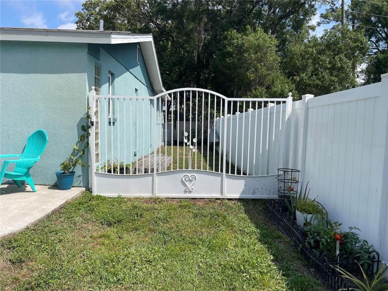 Custom gate