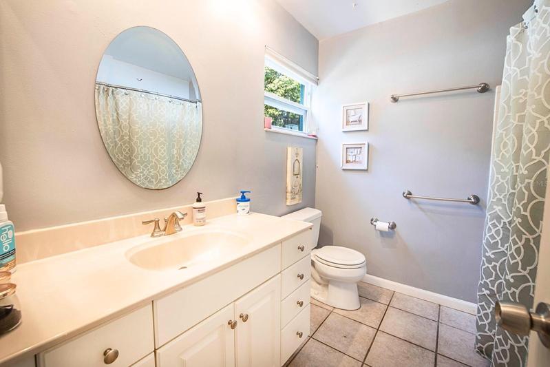 2nd Bathroom
