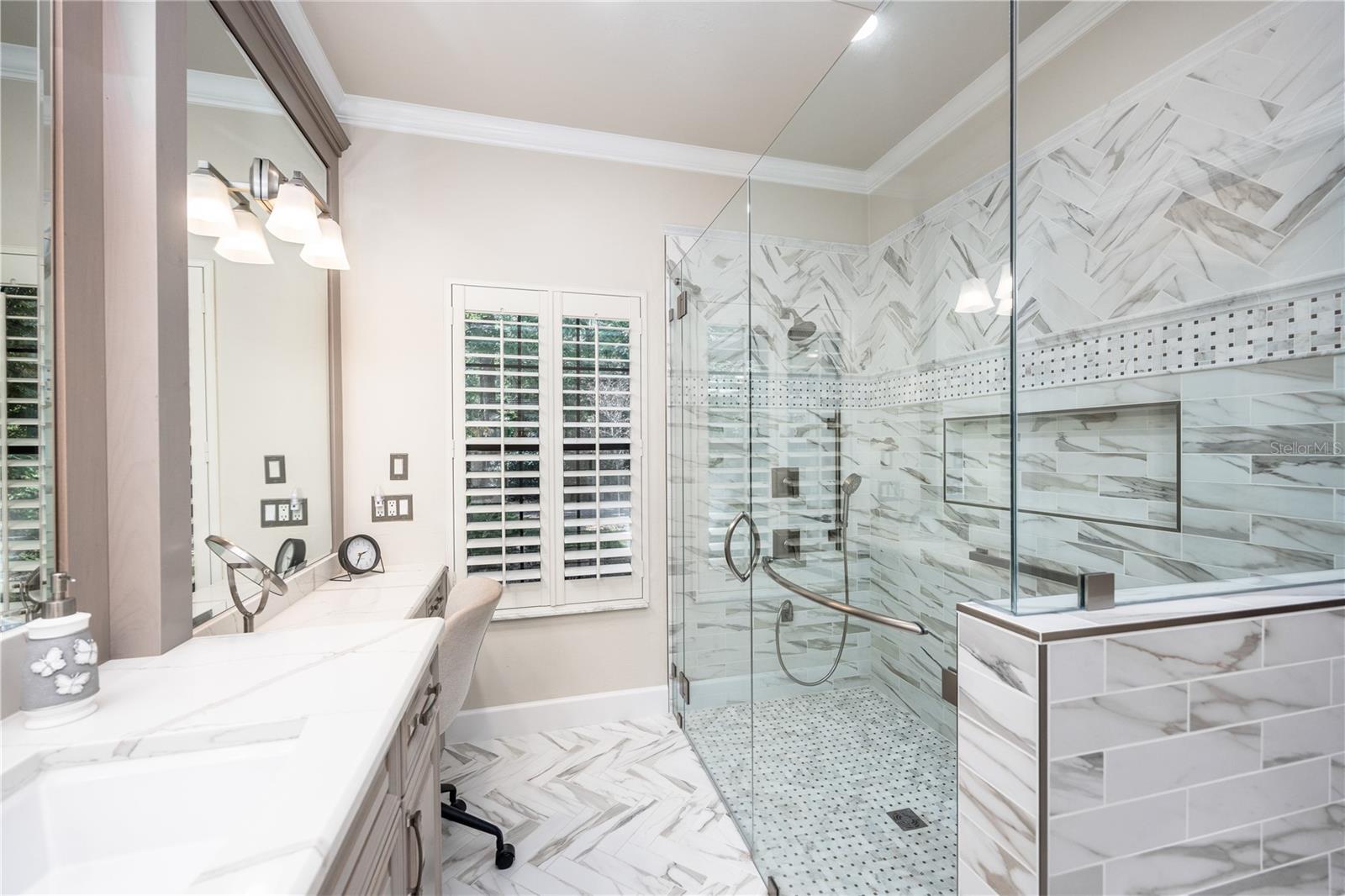 Updated Luxury En-suite bathroom