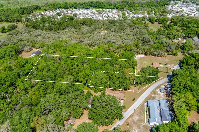 Looking for a rural setting while still being close to every convenience and just a short drive from Central Florida attractions?