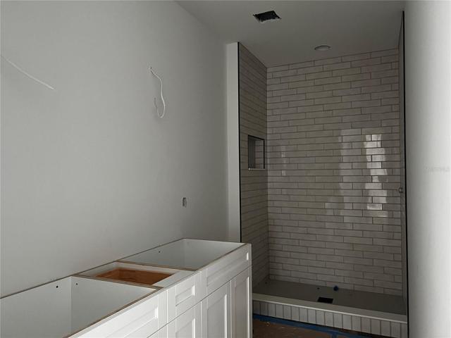 Guest bath with double vanity