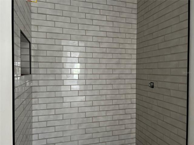 Guest shower tile "Bella Purity"