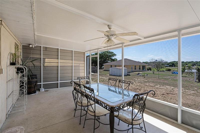 Extra Large Screened in Back Porch