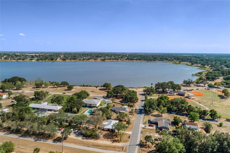 Just Blocks from Lake Wailes