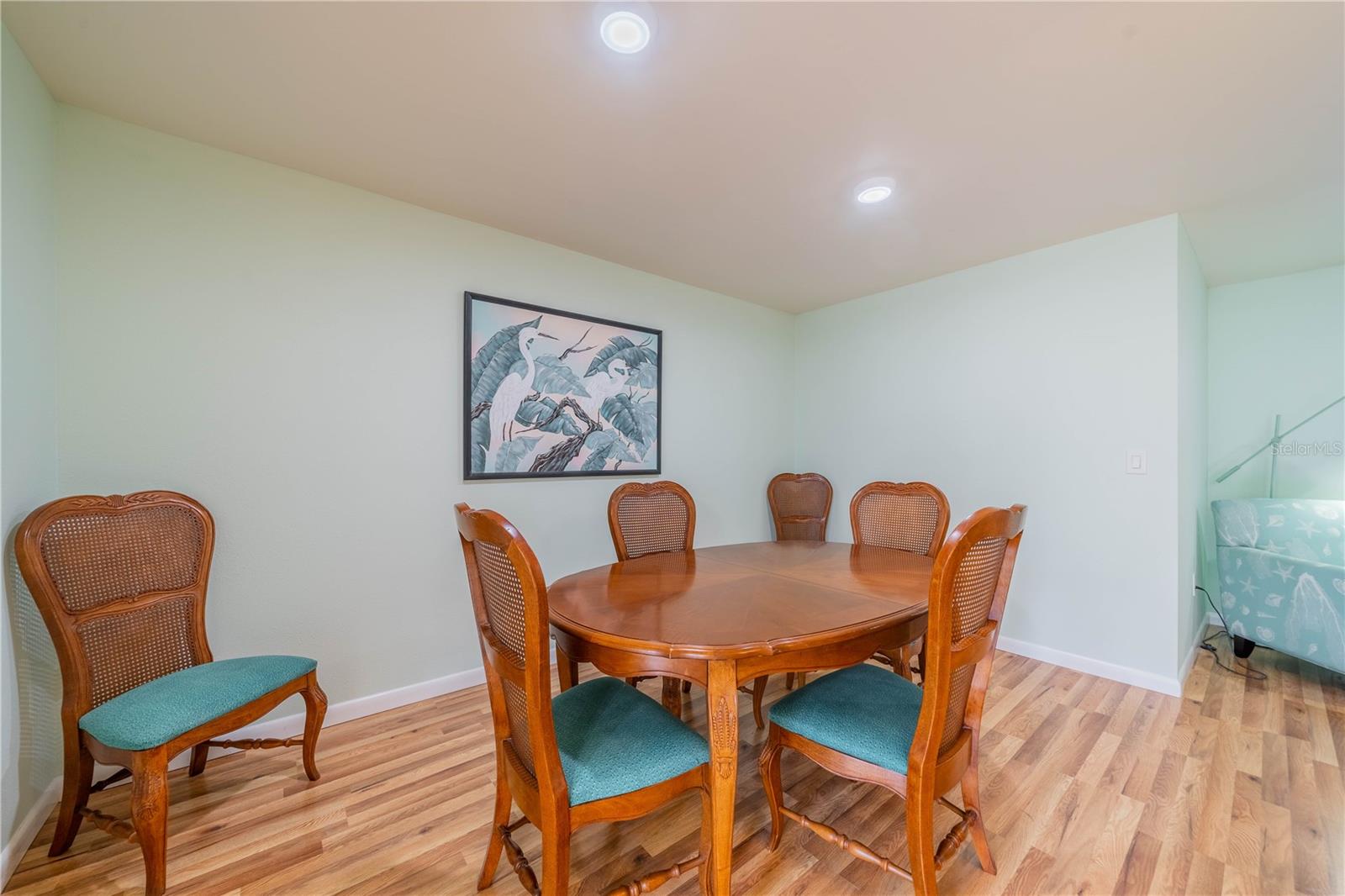 DINING AREA  (DINING SET FOR SALE WITH 2 EXTRA LEAVES)