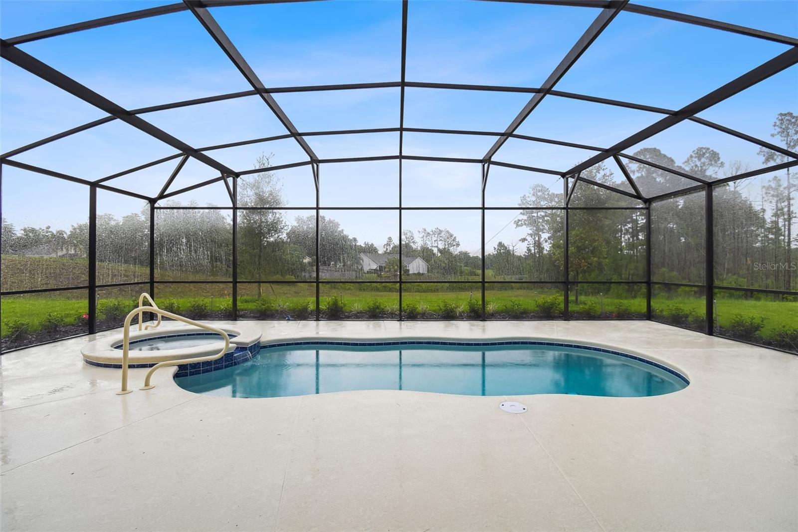 Private Screening In Pool/ Heated Spa