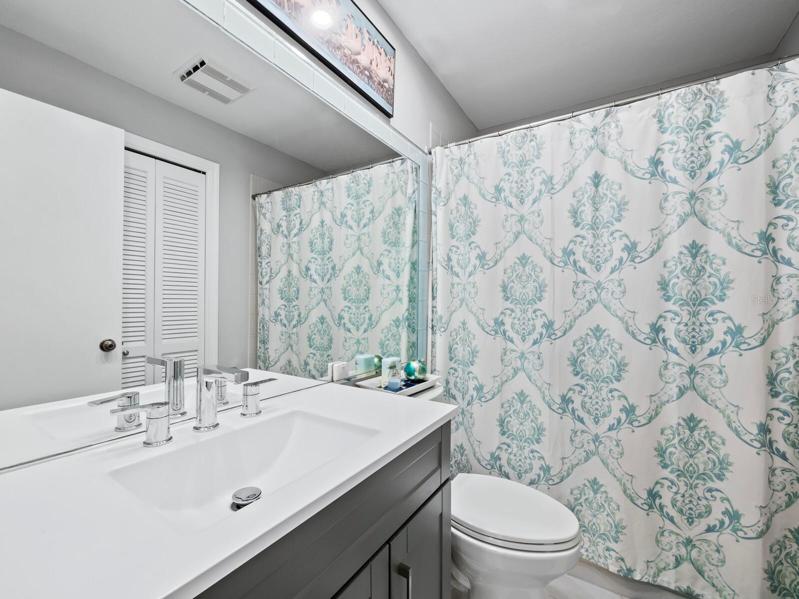 guest bath with shower/tub