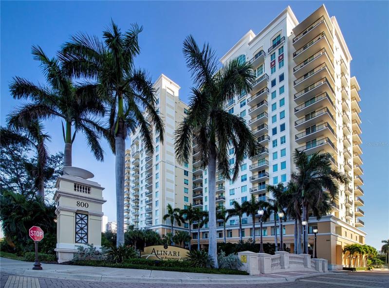 The Alinari has a beautifully Landscaped entrance.