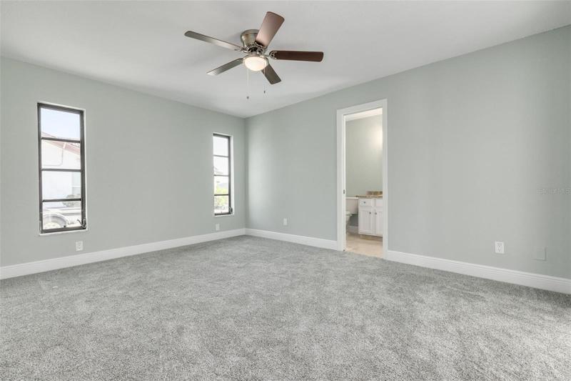 2nd Bedroom w/ pool bath