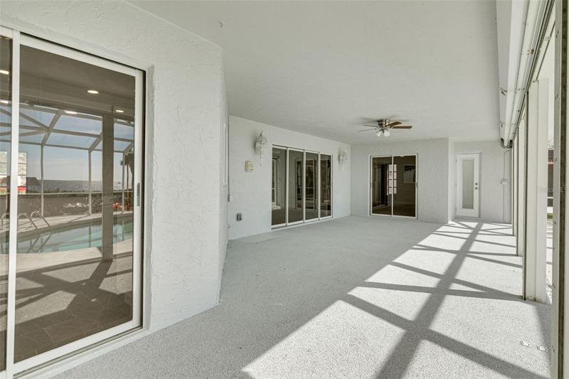 Covered lanai for entertaining