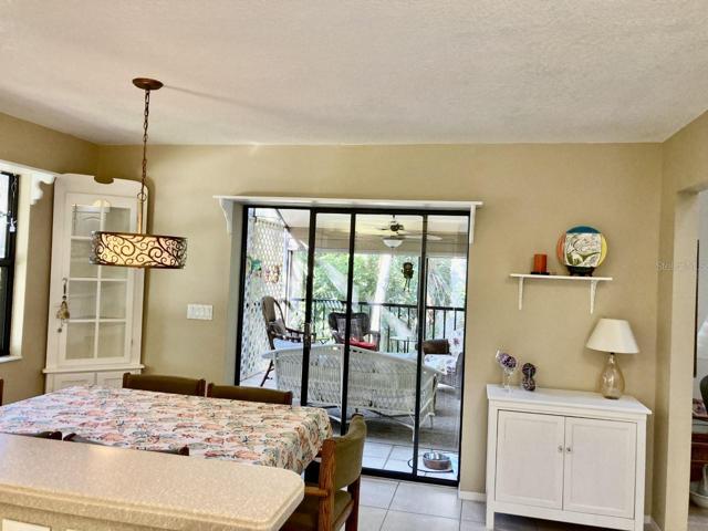 Sliding doors to lanai.