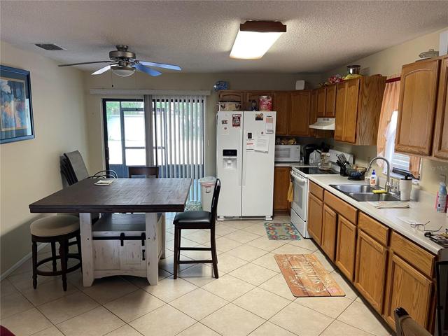 EAT IN KITCHEN UNIT B