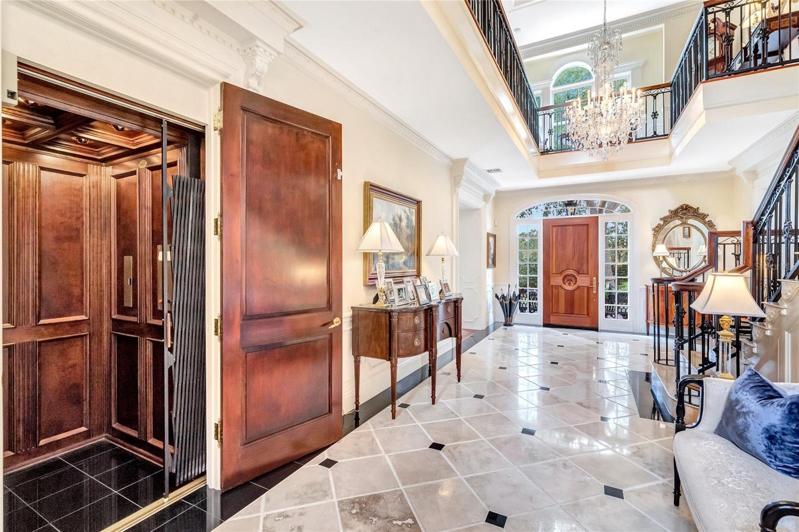 Foyer w/ elevator